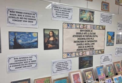 Painel da Mostra Cultural com as reproduções impressas e textos escritos pelos alunos.